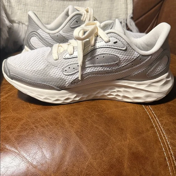 Womens New Balance Fresh Foam Arishi v4 Tiralux sz 9.5, Gym, Athleisure, running - Picture 6 of 7